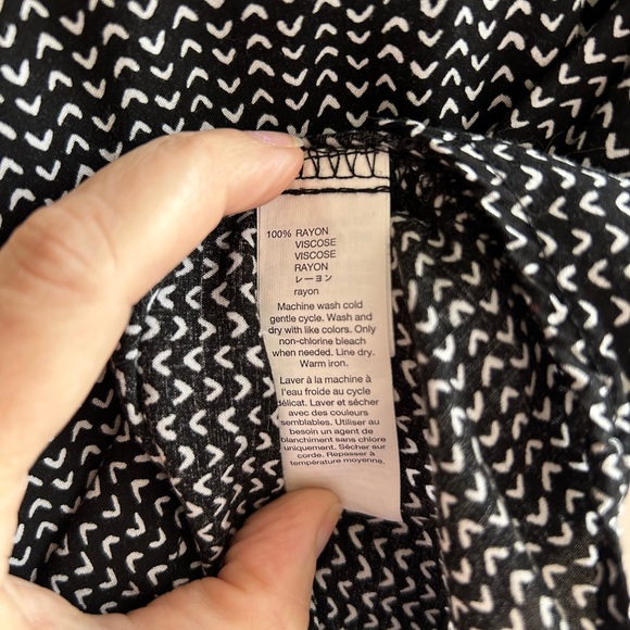 GAP Black and White Relaxed Blouse - Picture 4 of 6